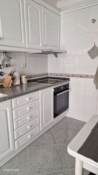 Apartamento T2 com box, cozinha totalmente equipada, 3 varandas - Grande imagem: 5/12