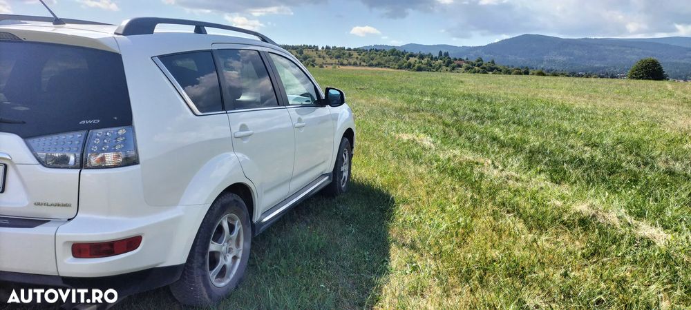 Mitsubishi Outlander - 8
