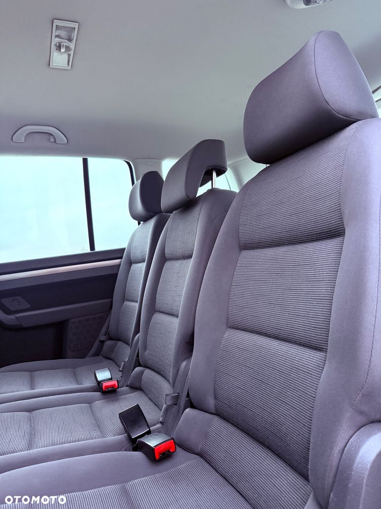 Volkswagen Touran - 10