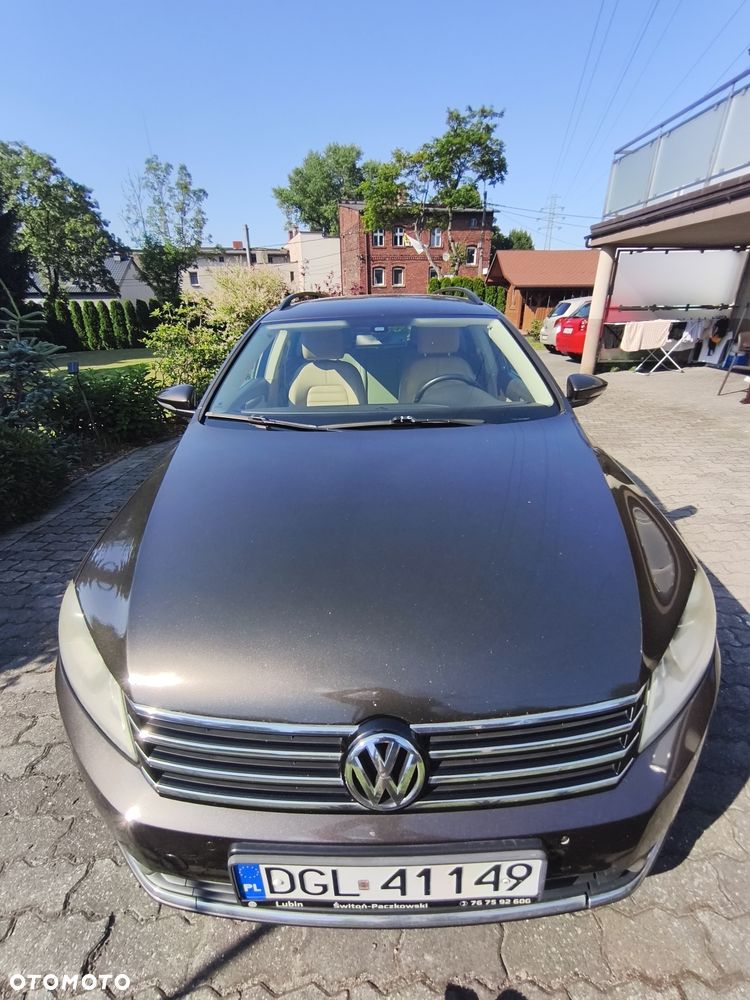 Volkswagen Passat - 1