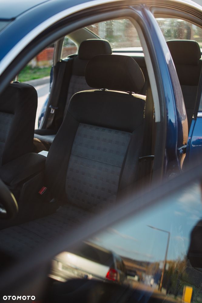 Volkswagen Passat 1.6 Exclusive - 9