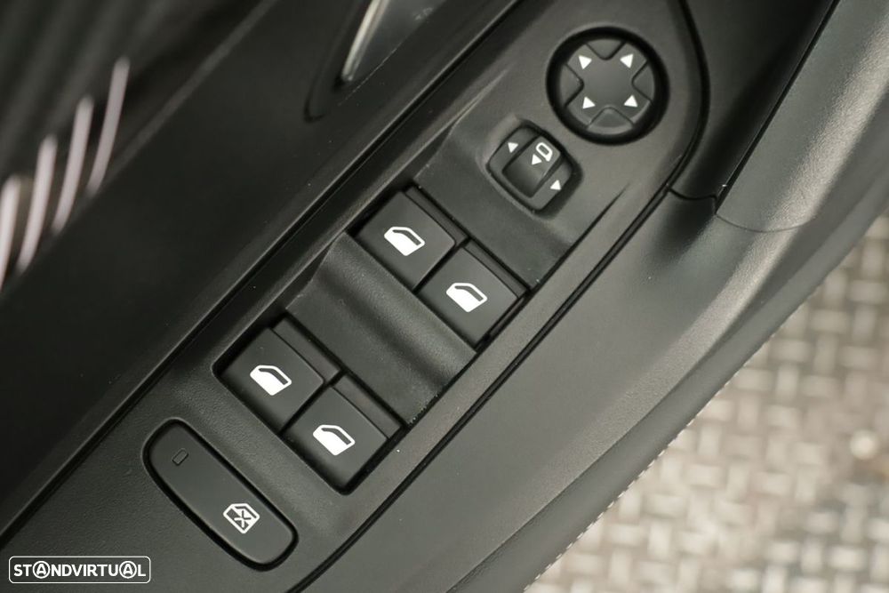 Peugeot 2008 1.2 PureTech Allure - 20