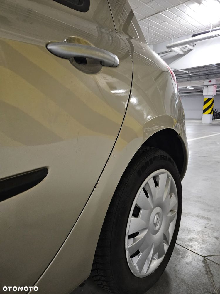 Renault Clio 1.4 16V Authentique - 8
