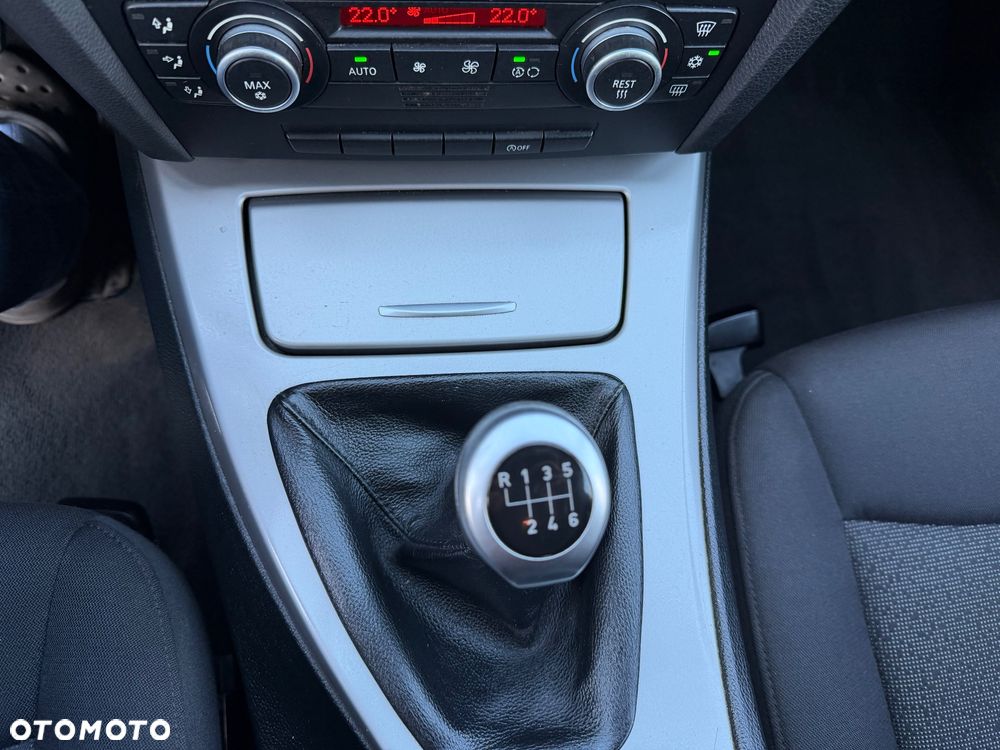BMW Seria 3 325i Touring - 18