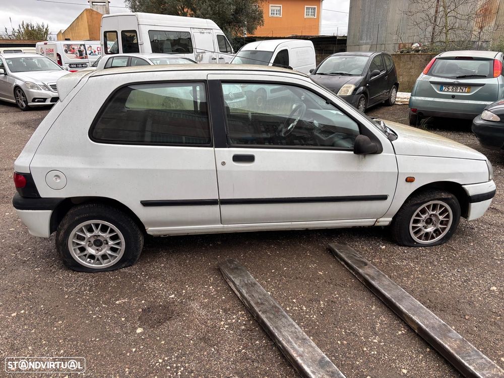 Renault Clio 1.9 D de 1993 para peças - 3
