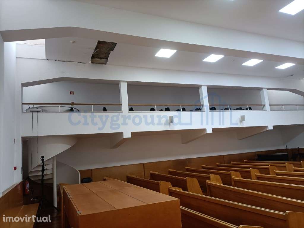 Espaço comercial amplo e versátil na Rua Filipe Folque - Grande imagem: 3/9