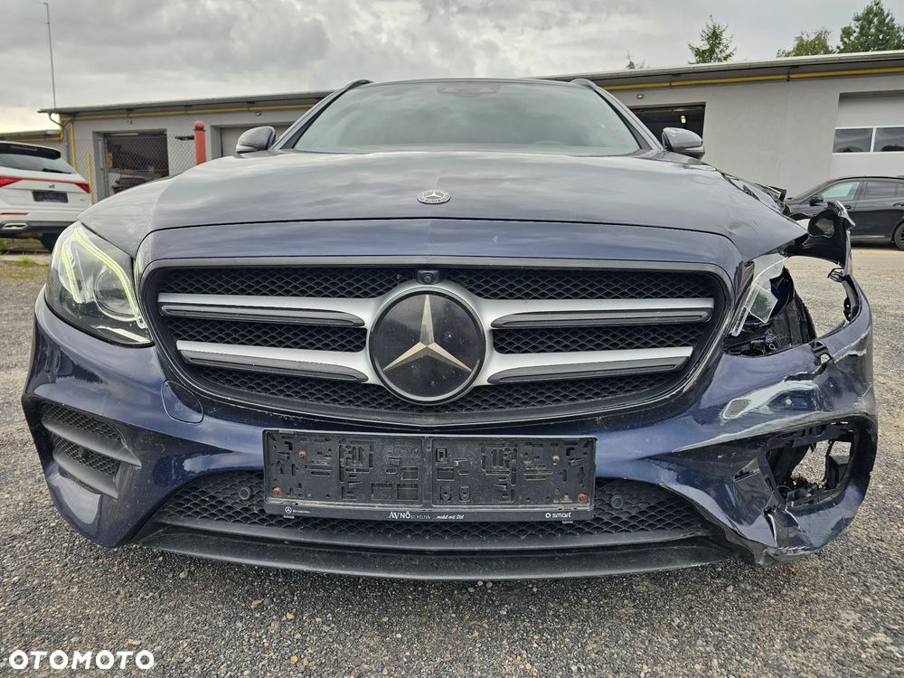 Mercedes-Benz Klasa E 220 d 4Matic 9G-TRONIC AMG Line - 5