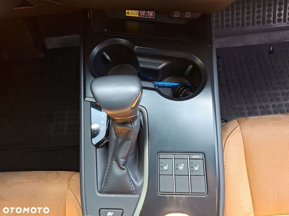 Lexus UX 250h GPF Business 2WD - 31