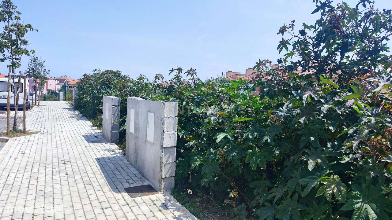 Terreno de 270 m² em Tires para Moradia Geminada de Luxo - Grande imagem: 2/15