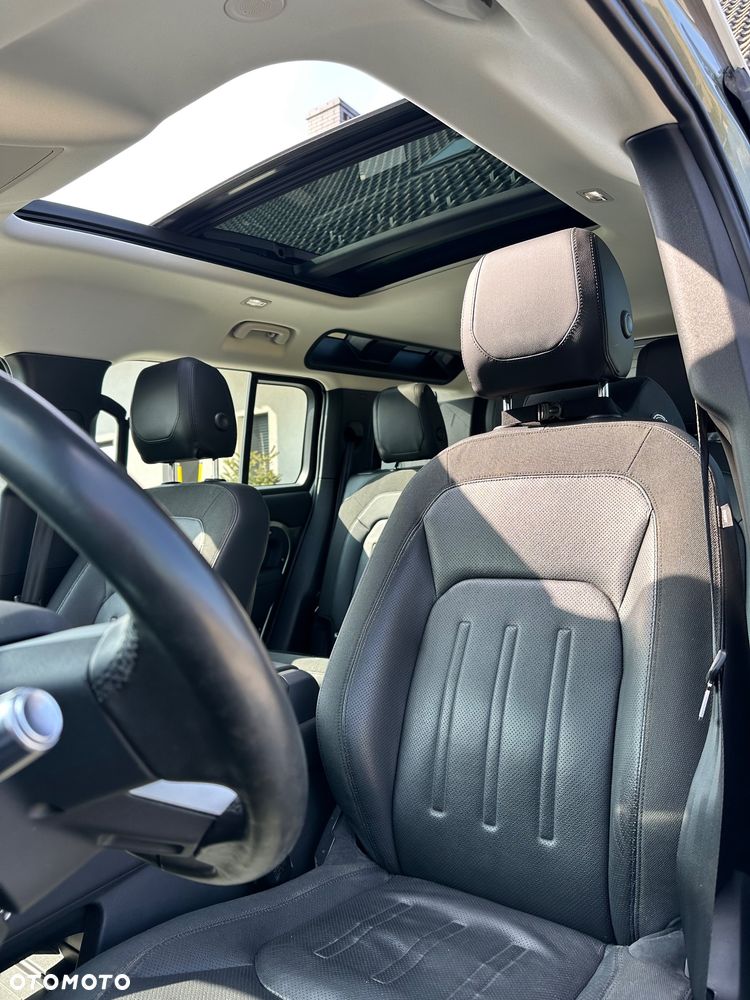 Land Rover Defender 110 D240 SE - 18