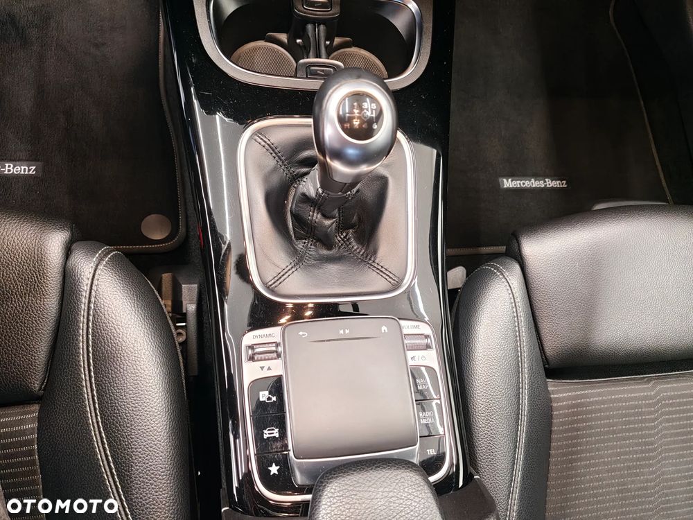 Mercedes-Benz CLA 180 Progressive - 20
