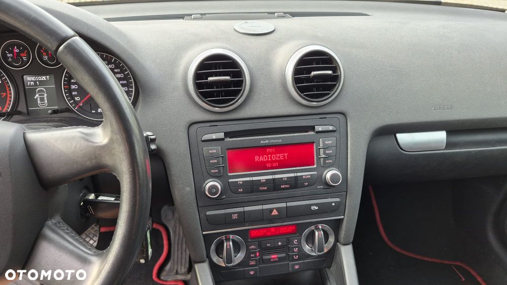 Audi A3 3-drzwiowe 1.6 Attraction - 12