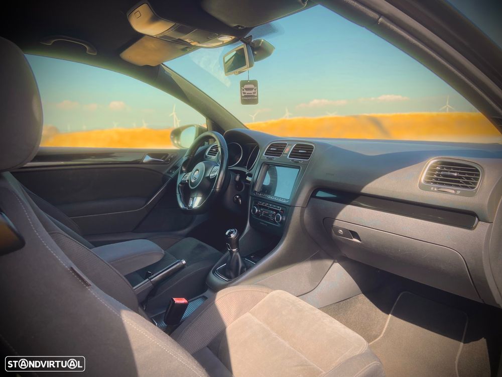 VW Golf 1.6 TDi DPF Highline - 9