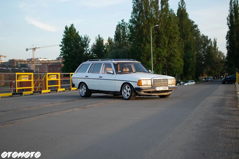 Mercedes-Benz W123 - 4