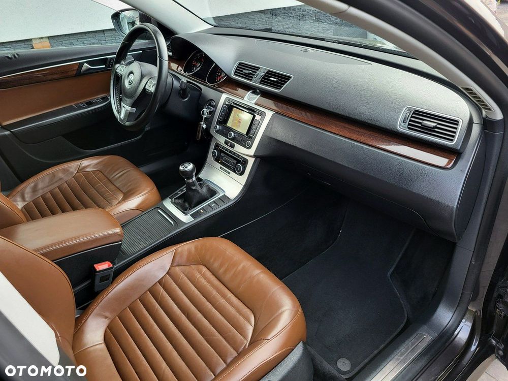 Volkswagen Passat - 14