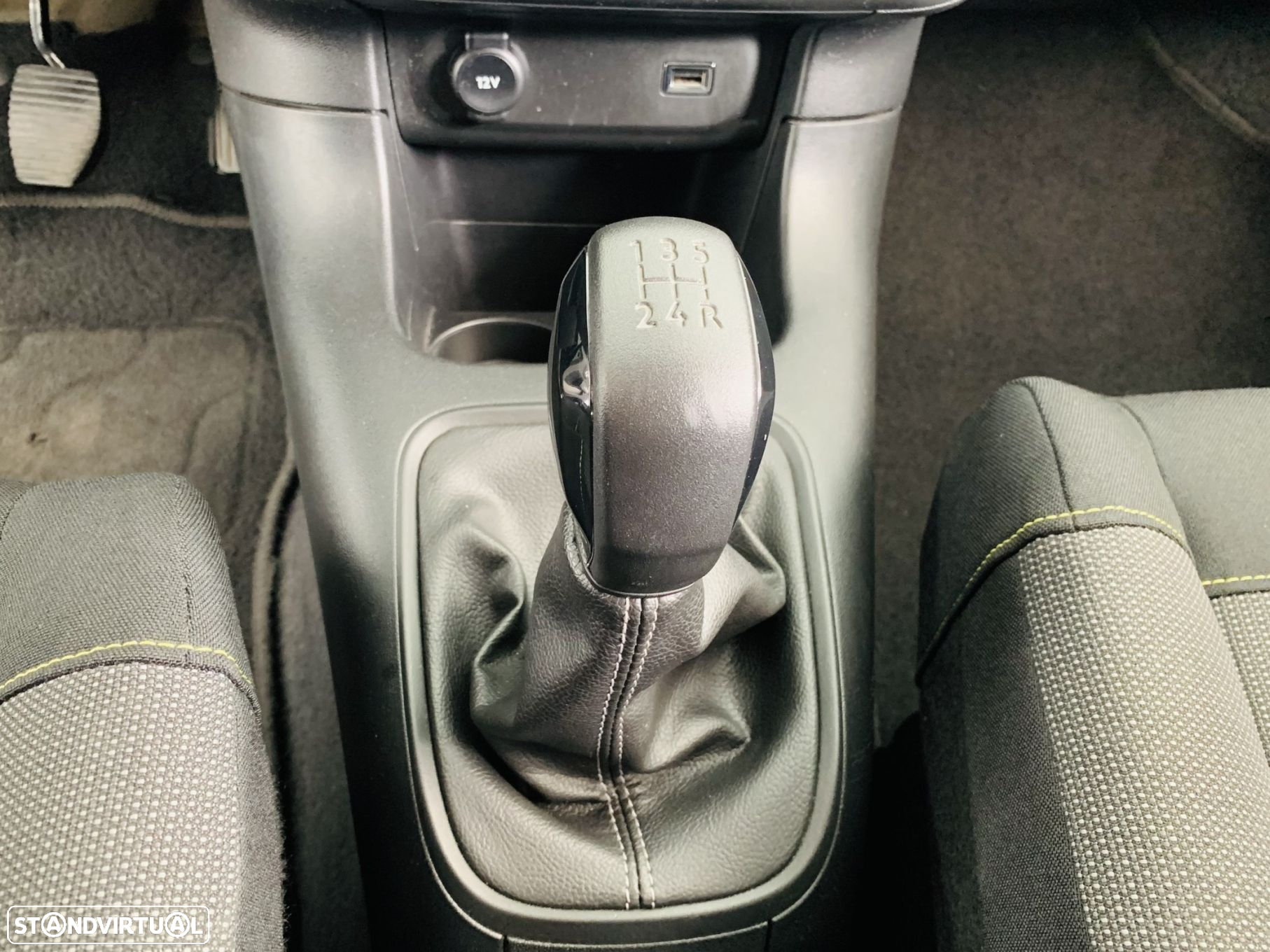 Citroën C3 1.2 PureTech Shine - 23