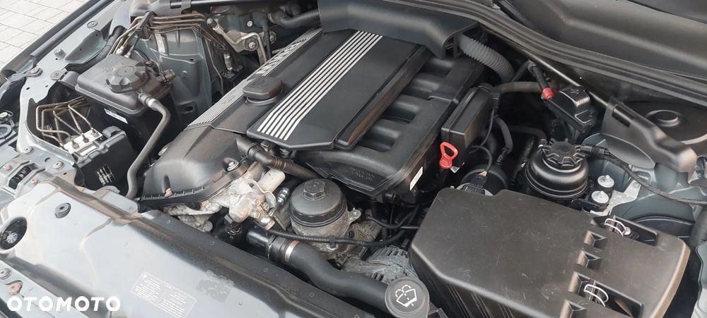 BMW Seria 5 525i - 32