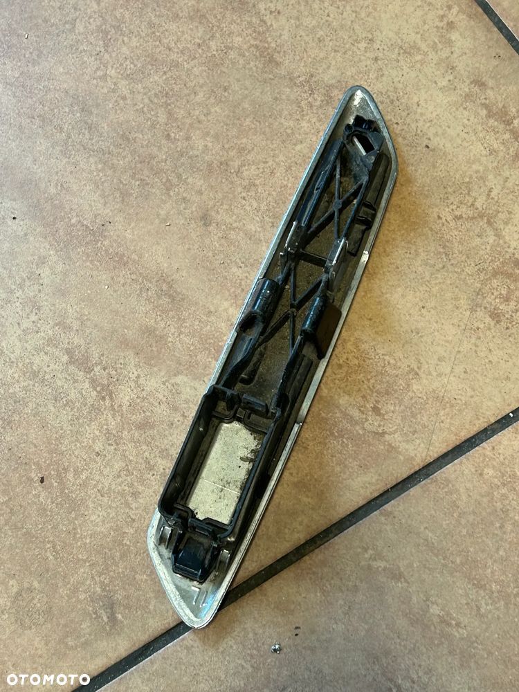 LEWY DEKOR LISTWA NA BŁOTNIK BŁOTNIKA LEWEGO BMW F10 F11 LIFT LCI 7336645 - 2