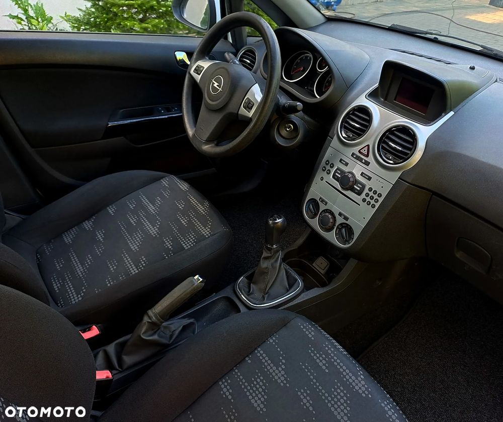 Opel Corsa 1.4 16V 150 Jahre - 12