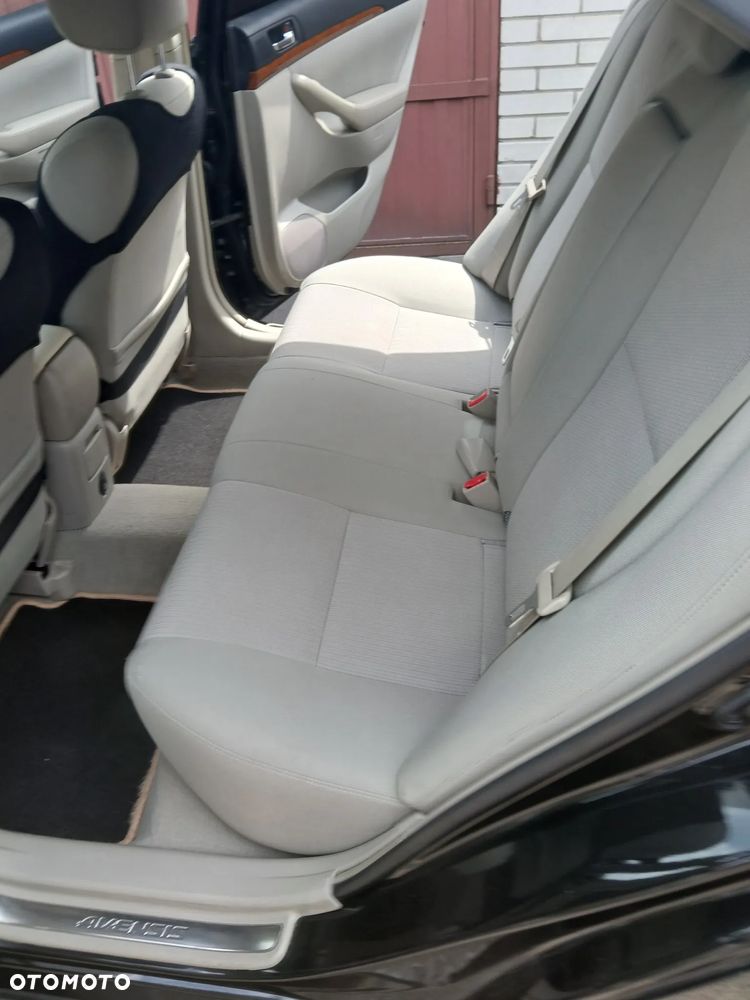 Toyota Avensis 1.8 VVT-i Sol - 22