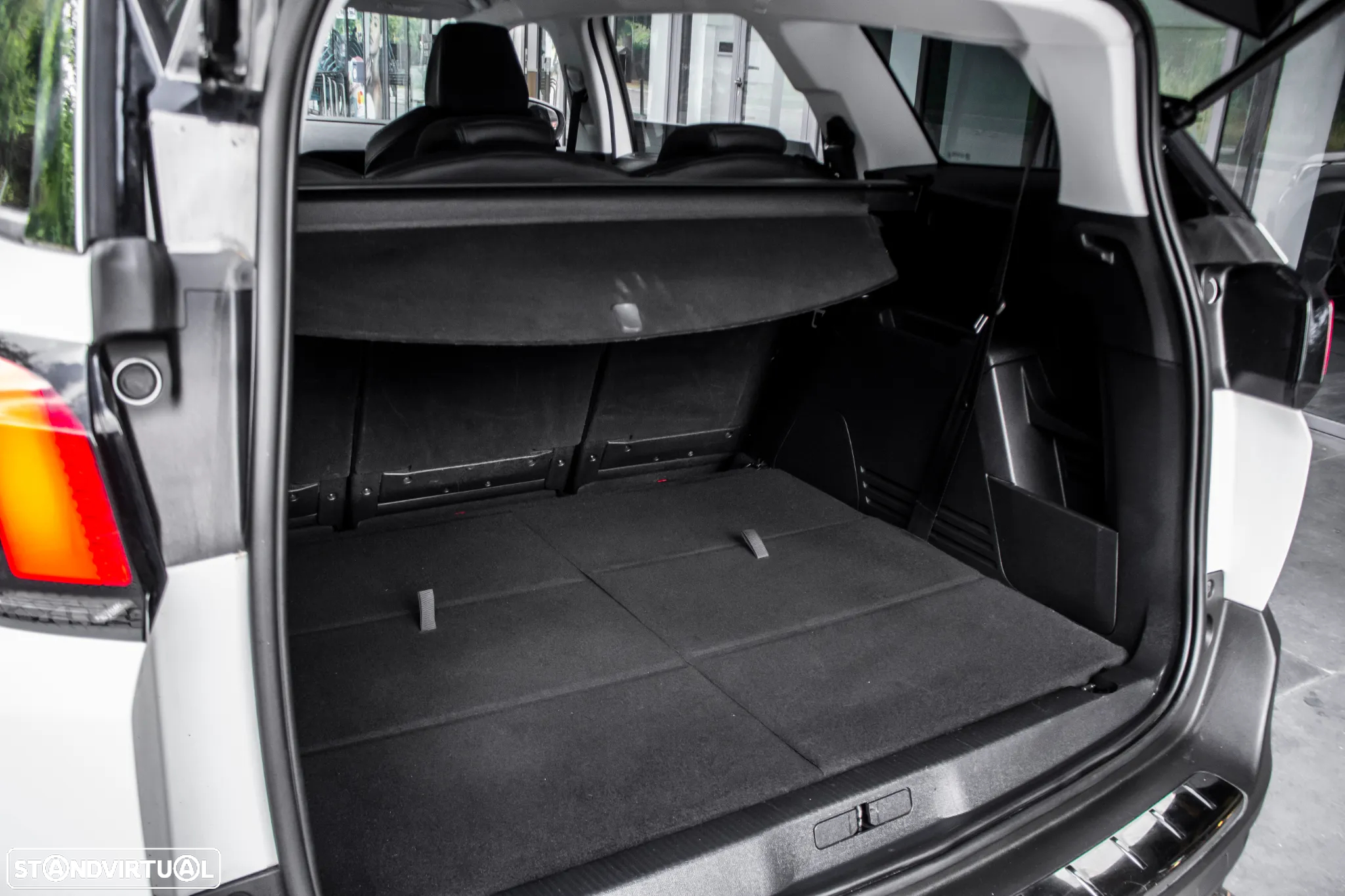 Peugeot 5008 1.2 PureTech Allure Pack EAT8 - 33