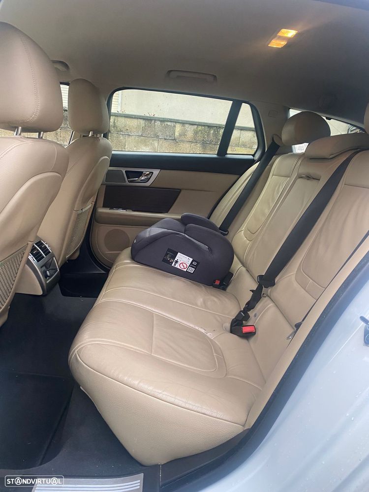 Jaguar XF Sportbrake 2.2 D Premium Luxury - 10