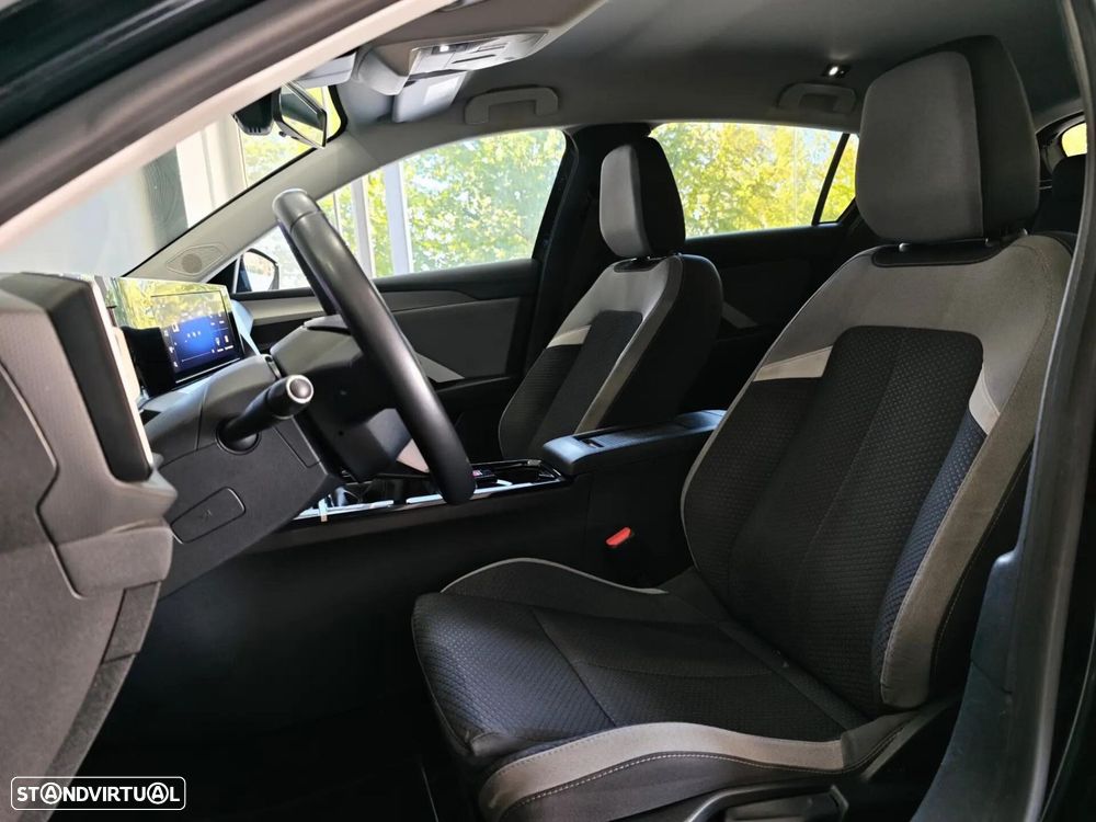 Opel Astra 1.2 T Design & Tech S/S - 34