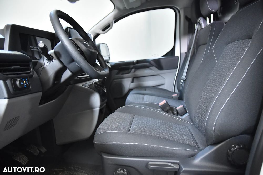 Ford Transit Custom Van - 23