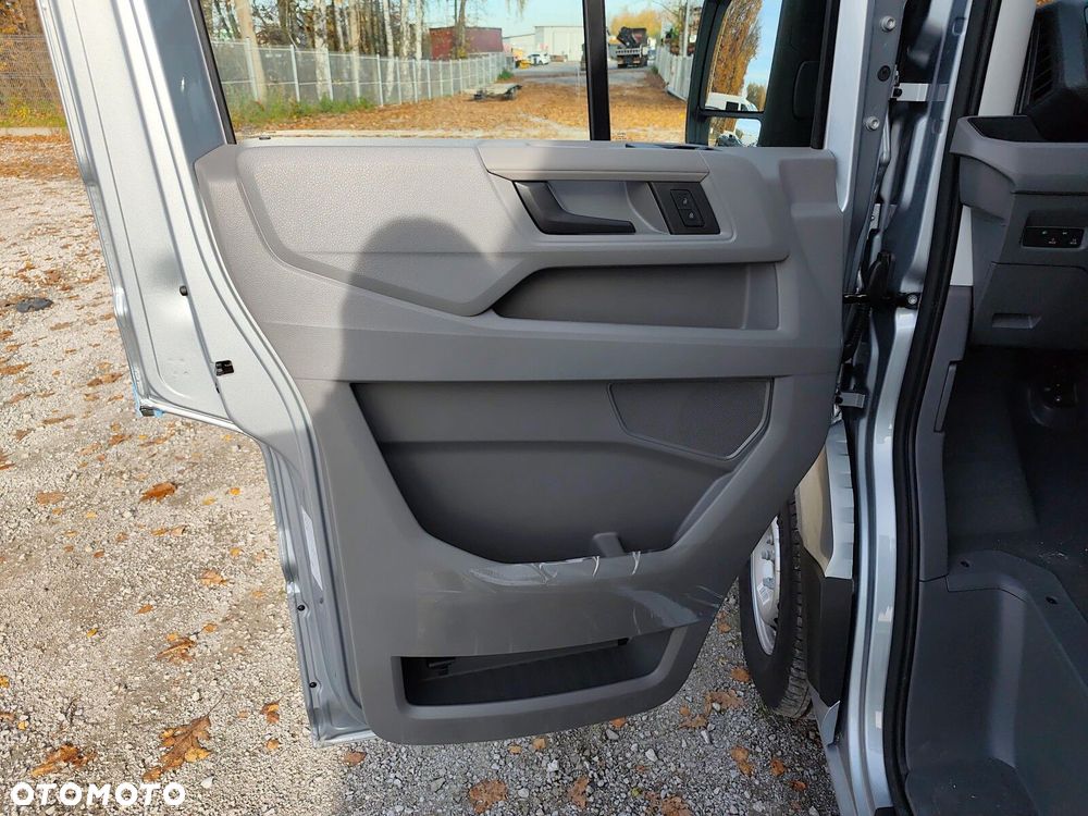 Volkswagen Crafter 35 furgon 177km Automat 3640 - 15