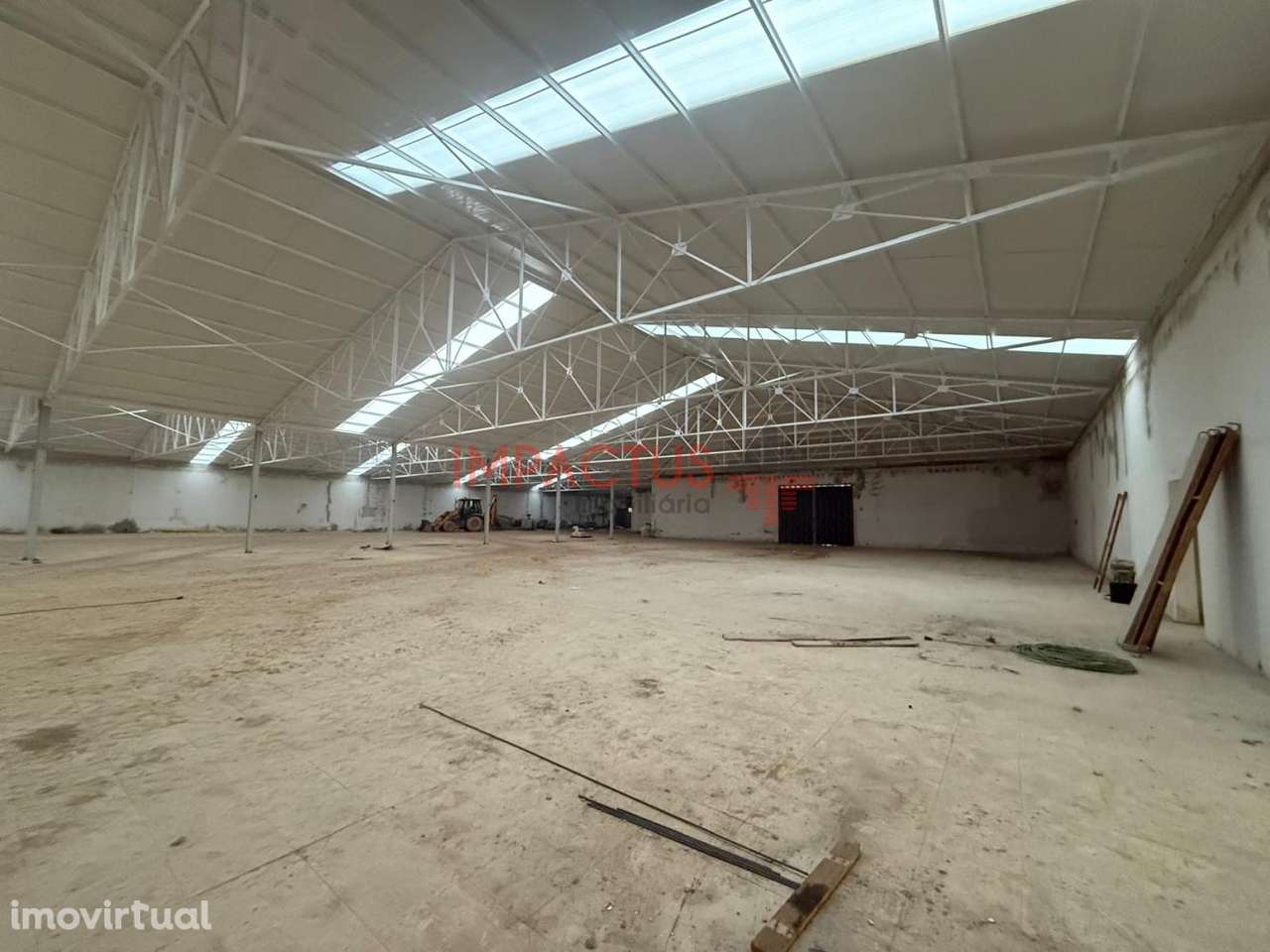 Armazém Industrial face à EN14 - Grande imagem: 3/15