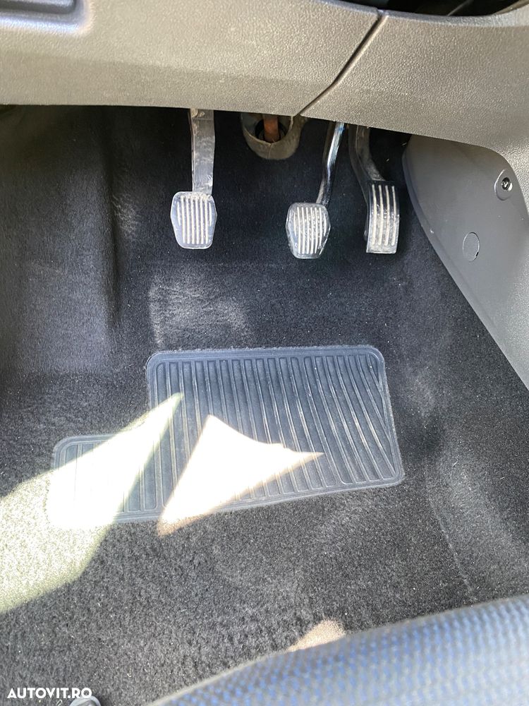 Ford Focus 1.6 Ambiente - 20