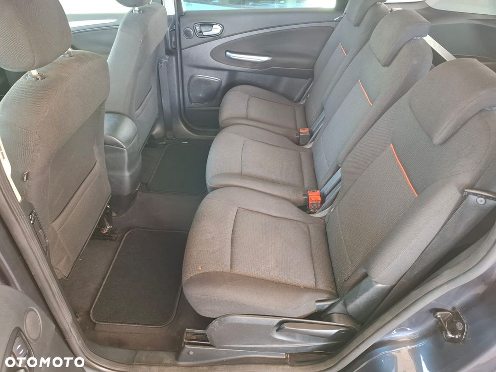 Ford S-Max 2.0 Titanium - 39