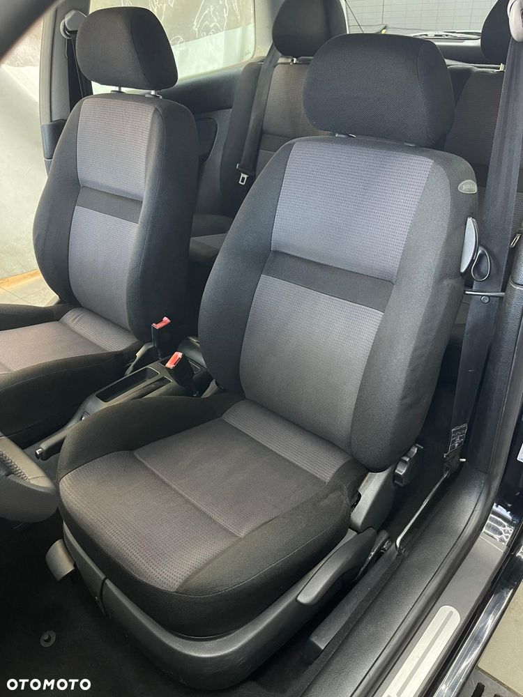 Volkswagen Golf 1.9 GL TDI - 23