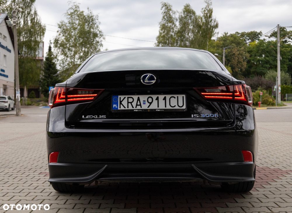 Lexus IS 300h F Sport - 10