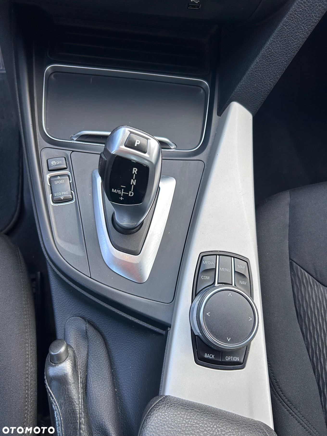BMW Seria 3 318d Touring Advantage - 21