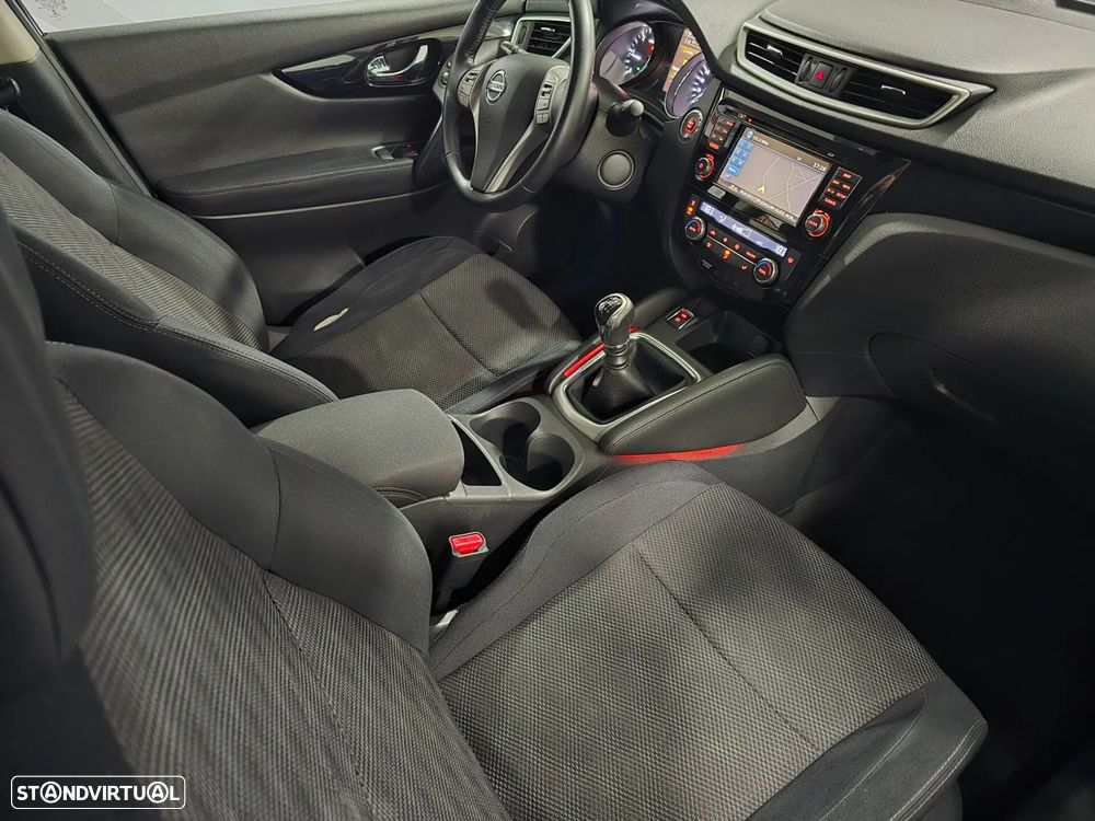 Nissan Qashqai 1.5 dCi N-Connecta 18 - 22