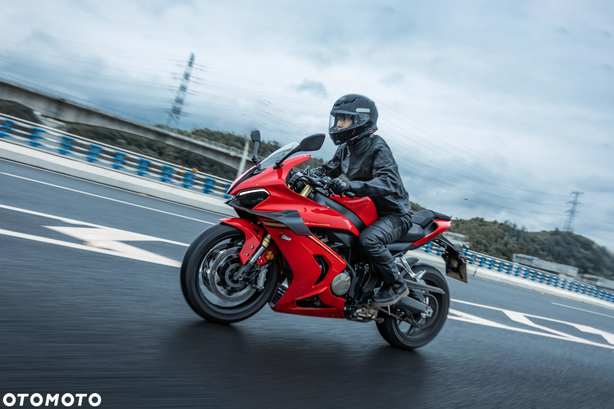 QJMOTOR SRK 800RR - 22