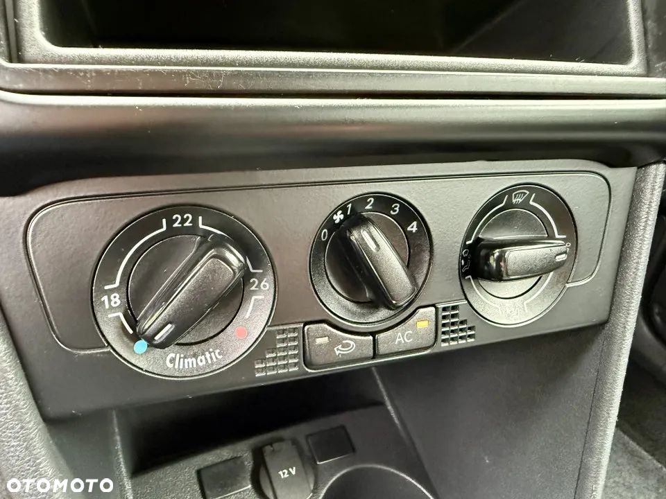 Volkswagen Polo 1.4 16V Comfortline - 23