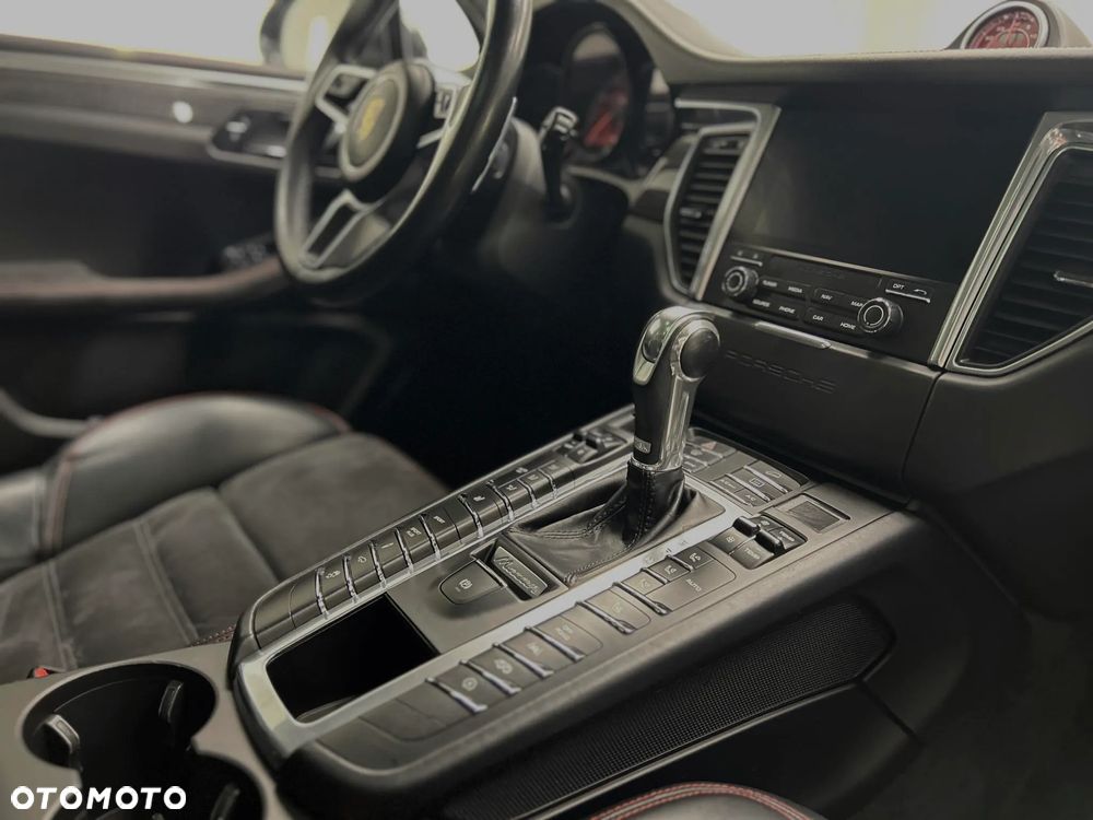 Porsche Macan Turbo - 9