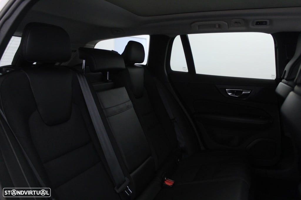 Volvo V60 2.0 D3 Momentum Plus - 15