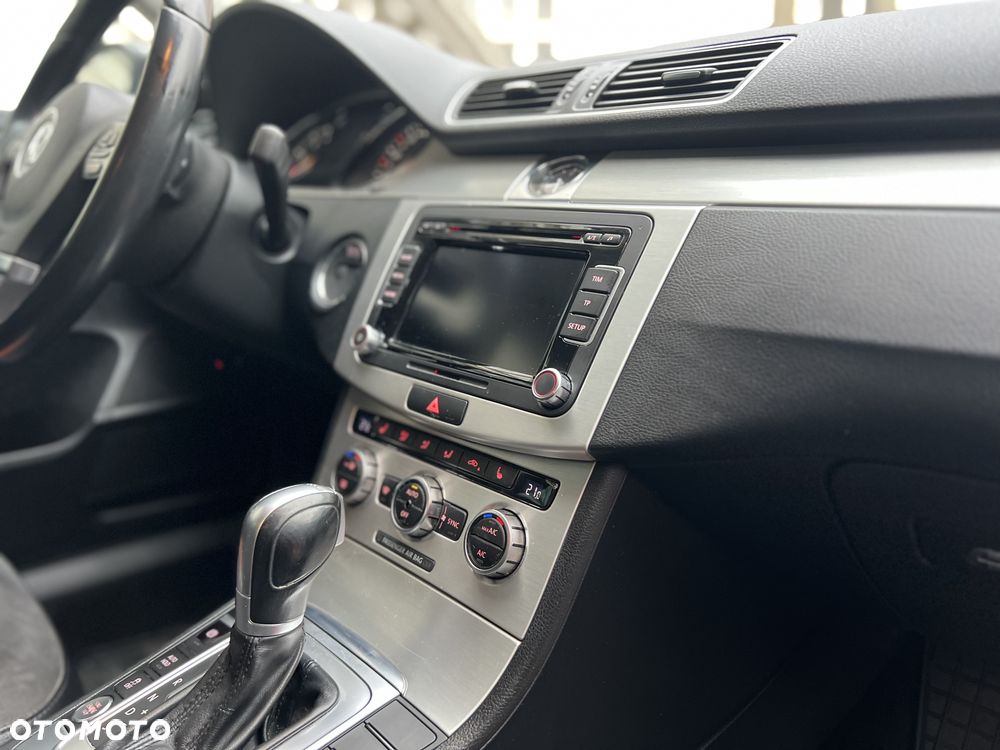 Volkswagen Passat 1.4 TSI BMT Highline DSG - 27