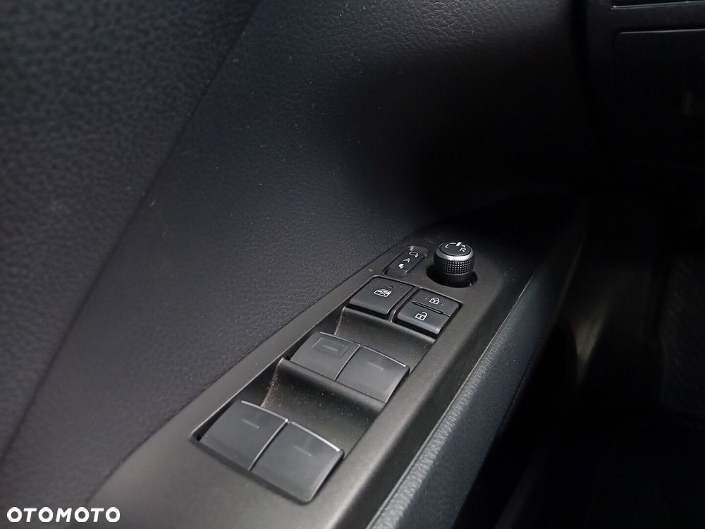 Toyota Camry - 17