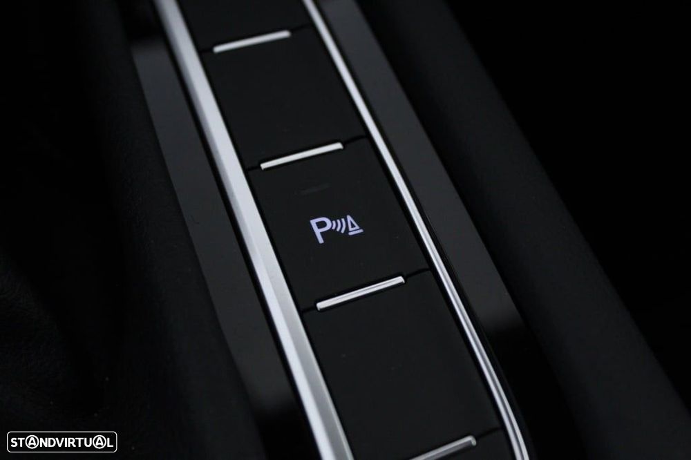 VW Arteon 2.0 TDI R-Line DSG - 32