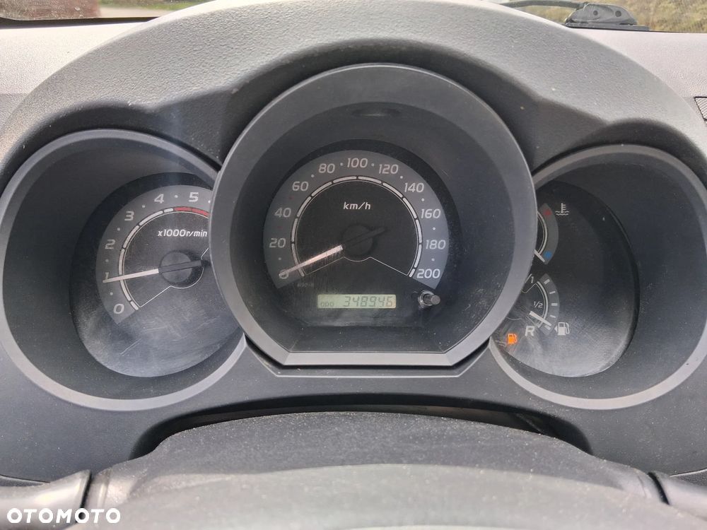 Toyota Hilux 2.5 D-4D DLX - 13
