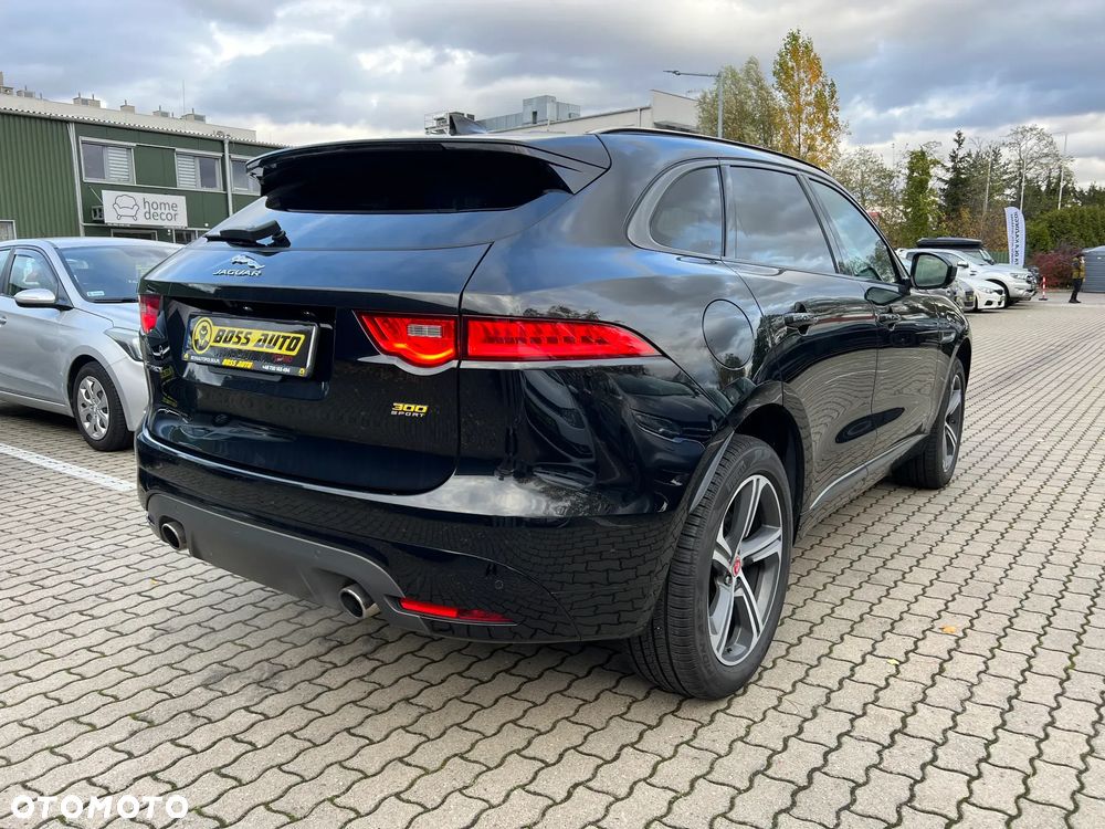 Jaguar F-Pace 25t AWD R-Sport - 9