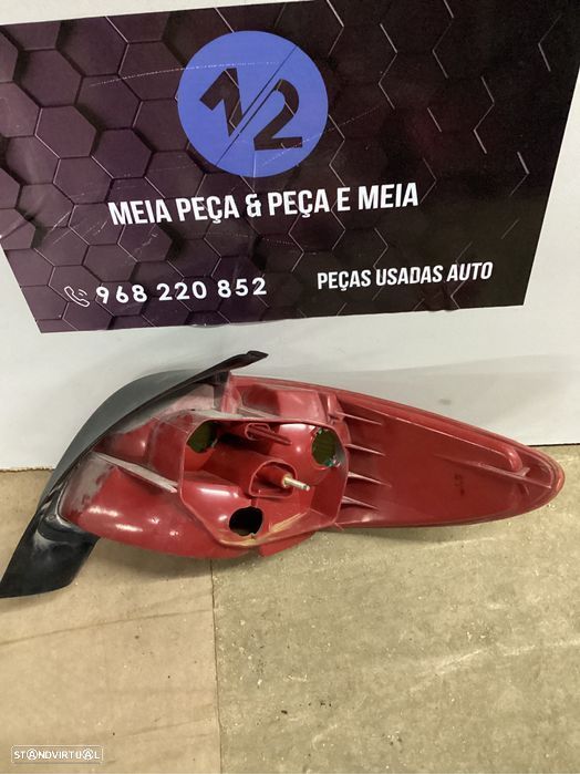 Farolim traseiro esquerdo Peugeut 206 do ano 1999 - 2