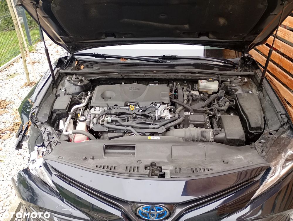 Toyota Camry Luxury - 4