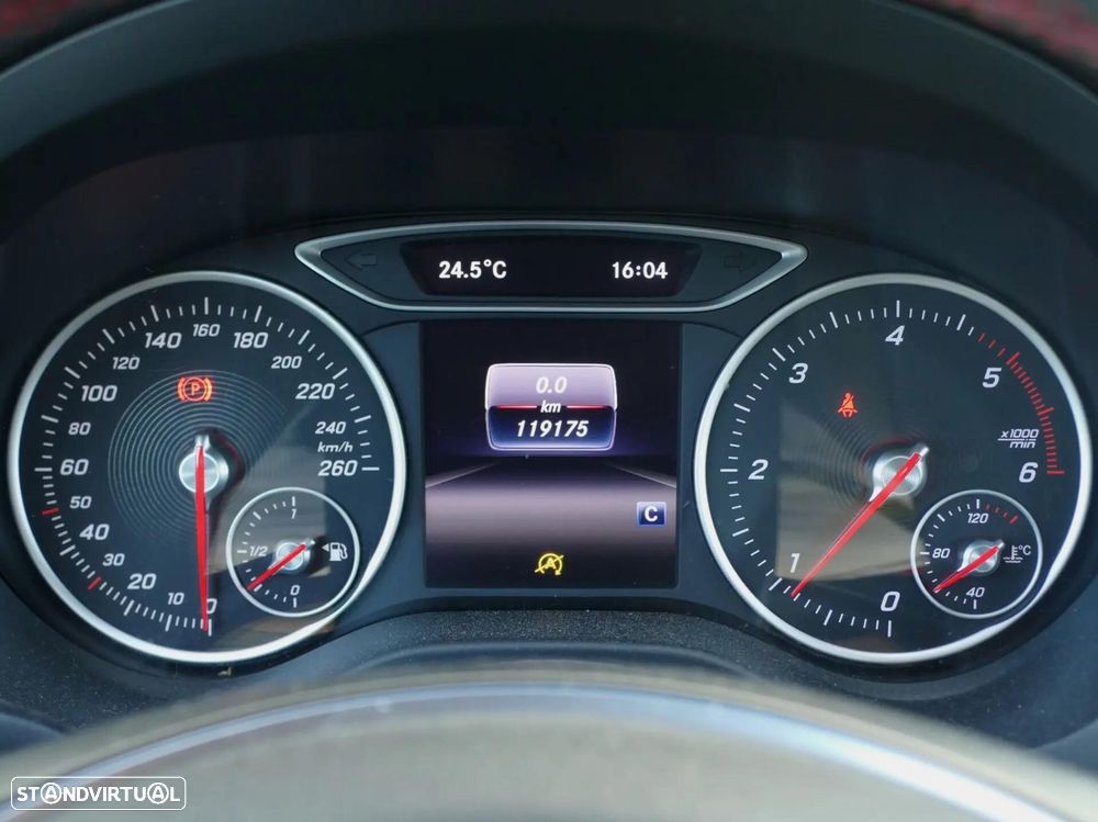 Mercedes-Benz A 180 d AMG Line - 19