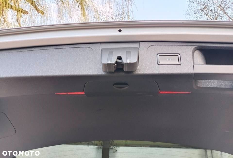 Volkswagen Passat - 12