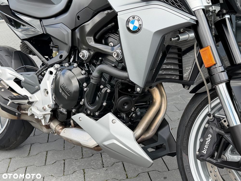 BMW F - 19